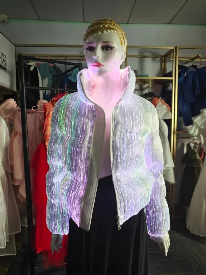 Roupas de fibra óptica luminosas que brilham no escuro